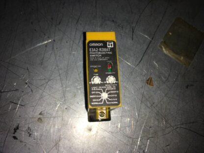 Omron Photoelectric switch, E3A2-R3M4T, ADI-1086
