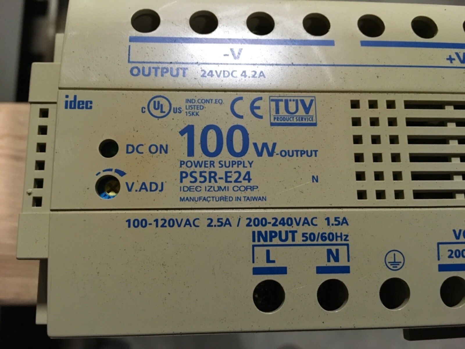 idec 100W power supply, PS5R-E24, output-24vdc 4.2A, input 100-240vac,