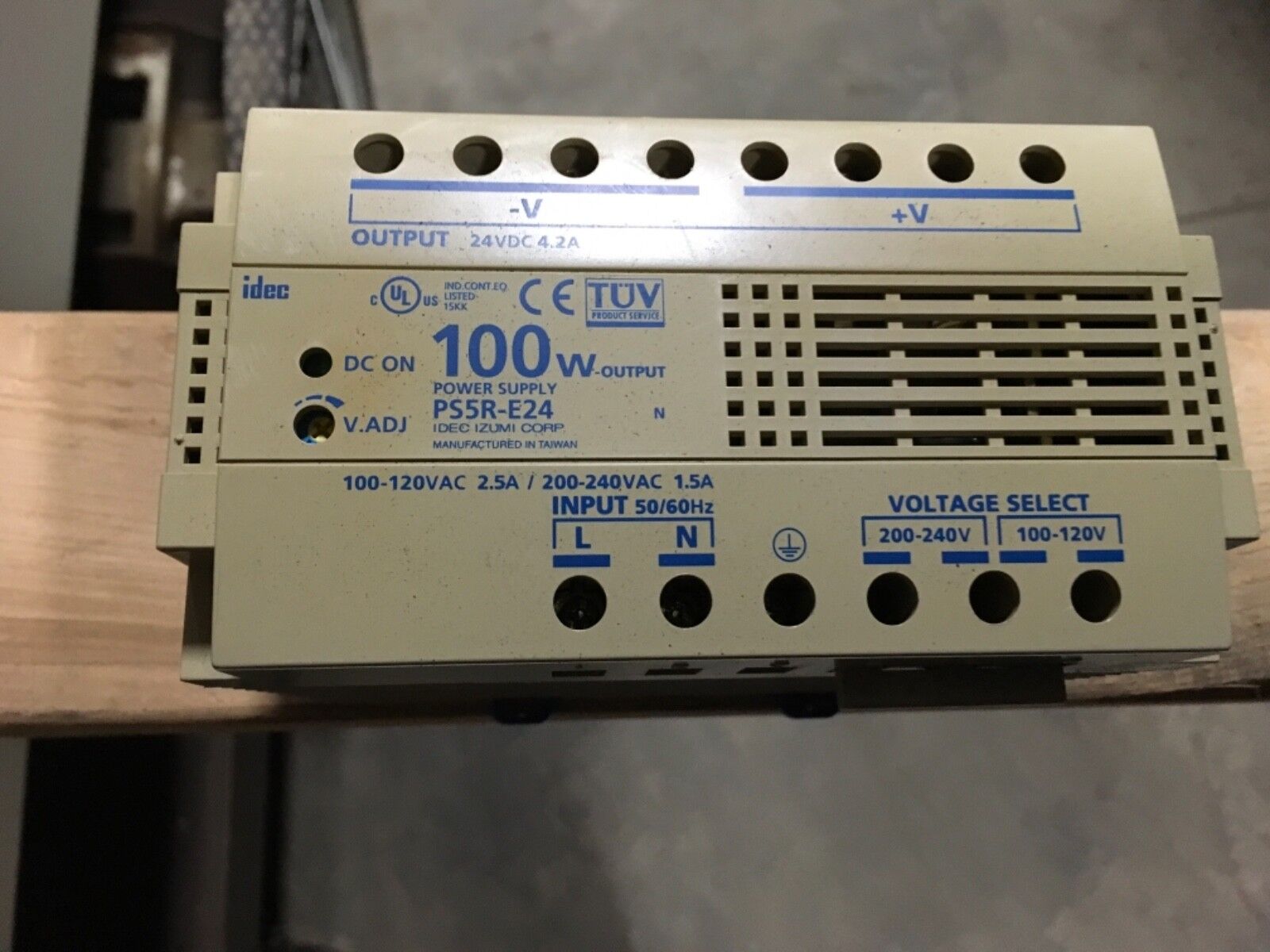 idec 100W power supply, PS5R-E24, output-24vdc 4.2A, input 100-240vac, - Image 5