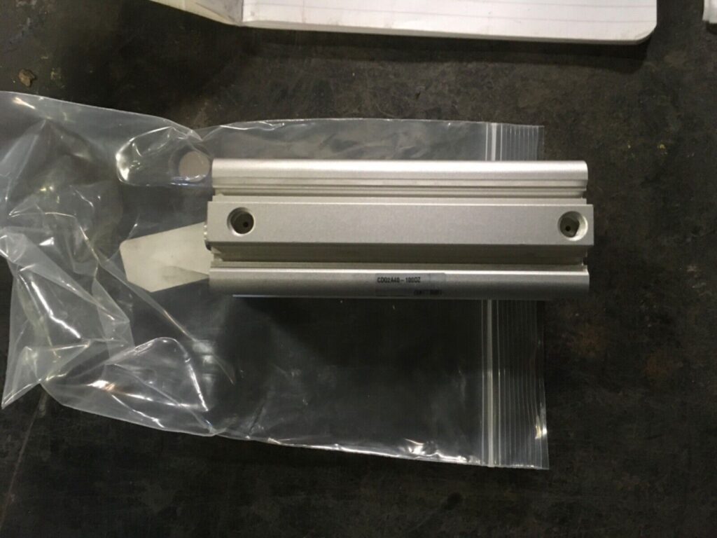 SMC CDQ2A40-100DZ, metric 40mm bore, NOS, KP-72 - Image 2