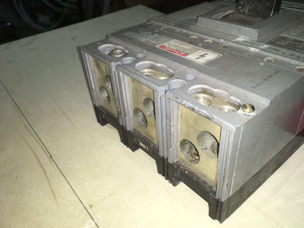 Siemens I-T-E Sentron Series breaker, HLD64F600, 3 pole, DR-84 - Image 4
