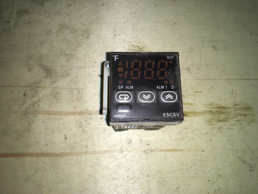 Omron Temperature Controller, E5CSV, ADI-1183