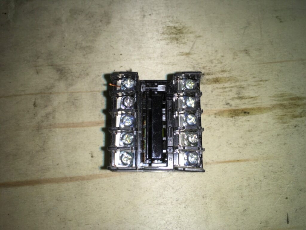 Omron Temperature Controller, E5CSV, ADI-1183 - Image 3