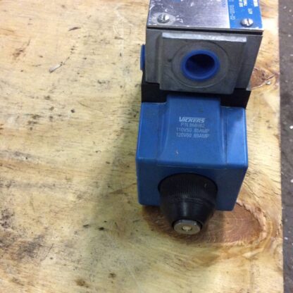 Vickers Valve, #DG4VS4W-012C-B-60, pilot Valve, 110v .85amp, 120v .69amp - Image 4