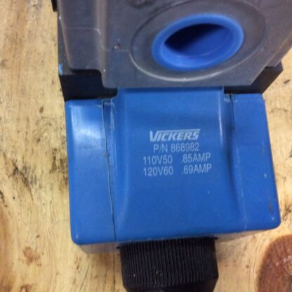 Vickers Valve, #DG4VS4W-016C-B-60, pilot Valve, 110v .85amp, 120v .69amp - Image 3