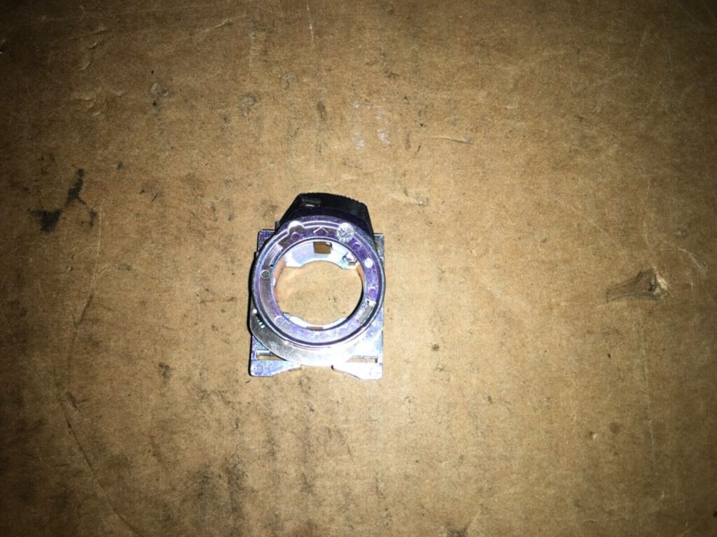Allen Bradley mounting latch, ALBR800FALM, NOS, KP-515