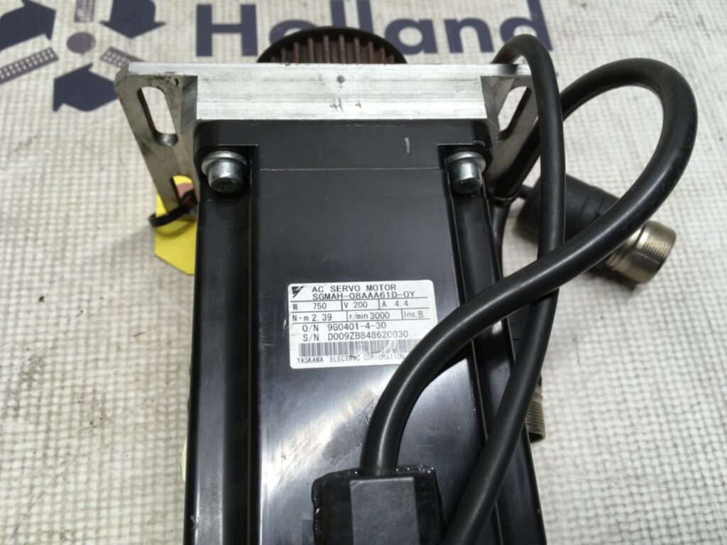 Yaskawa Electric AC Servo motor, SGMAH-08AAA61D-OY, 3000rpm, LG-4270 - Image 2