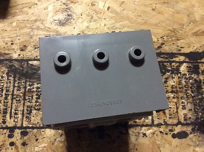 Cutler-Hammer Circuit Breaker, 7amp #HMCP0070C, 3-pole, 600-250v, (BDR-387) - Image 2