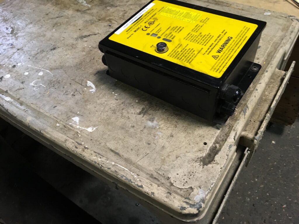 Banner Engineering Multi-SCREEN Control Box, model MUSC-1T3, NOS, (MOT-307) - Image 3