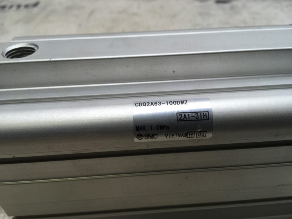 SMC cylinder, CDQ2A63-100DMZ, pre-owned, KP-1516 - Image 2