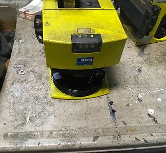 SICK PLS101-112, Scanner laser, with bracket, pre-owned, (DR-2979)