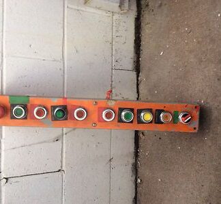9 Buttons and 1 switch in a metal box, pre-owned, (DR-1116)