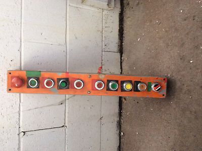 9 Buttons and 1 switch in a metal box, pre-owned, (DR-1116)