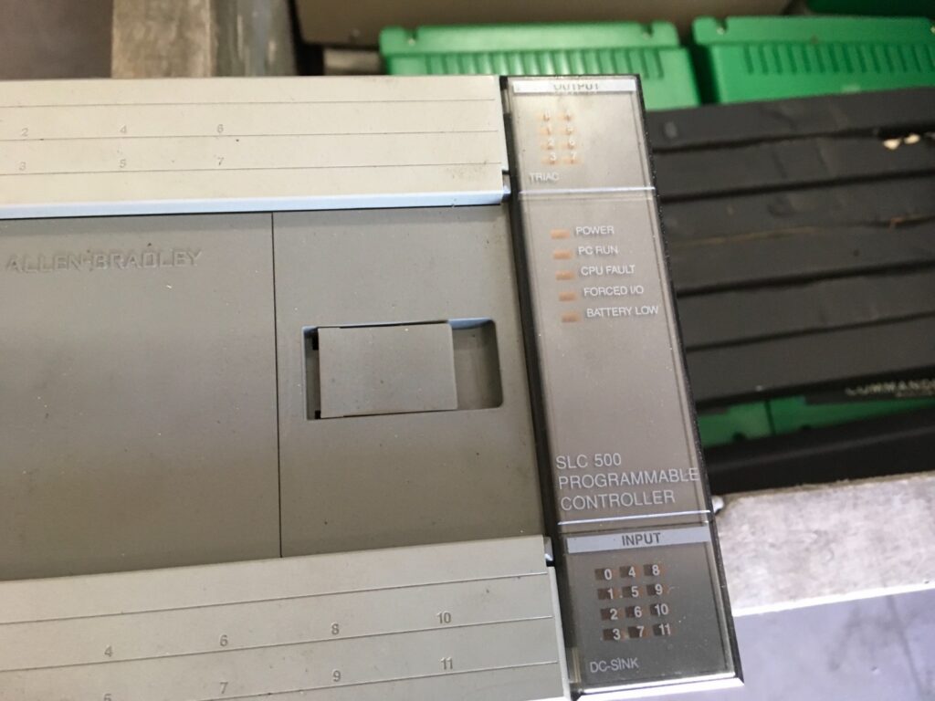 Allen-Bradley SLC 500 Programmable Controller, 1747-L20D, output, triac, DC-sink - Image 2