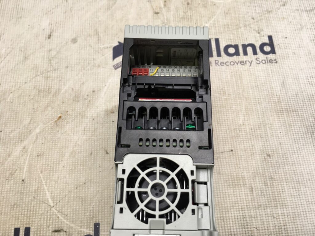 Allen Bradley PowerFlex 525, 1hp, 25B-A4P8N104, FW 7.001, NOS, (KP-1820) - Image 3